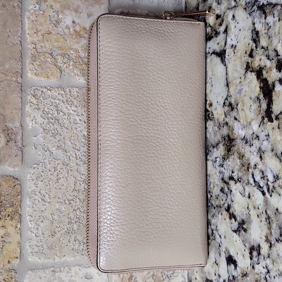 Michael Kors Ziparound Wallet - Picture 4 of 11